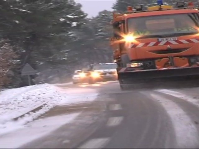 NEIGE : LES TECHNICIENS DU CG13 SUR LES ROUTES !