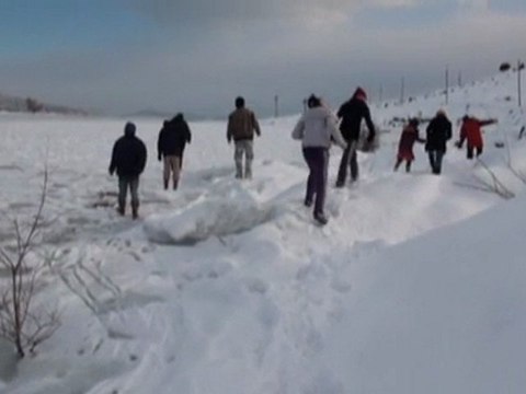 BEYŞEHİR GÖLÜNÜ BUZ TUTTU.