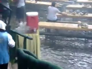 Villa Escudero - Γεύμα κάτω από τον καταρράκτη