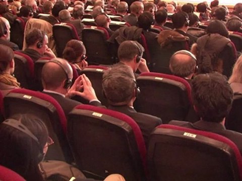 Angela Merkel vante en Chine les mérites de l'euro