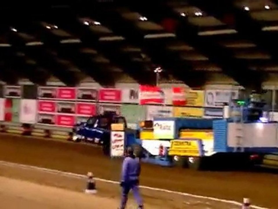 Pagani productions@indoor tractor pulling zwolle 2012 2 wheel drive class 2.6 ton