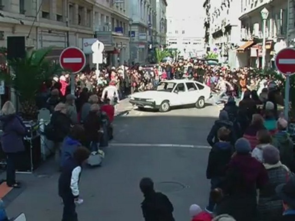 Sirènes et midi net > Antipodes / Des corps provisoires