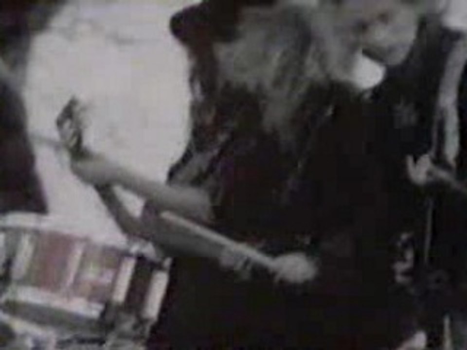 Girlschool - Fox On The Run