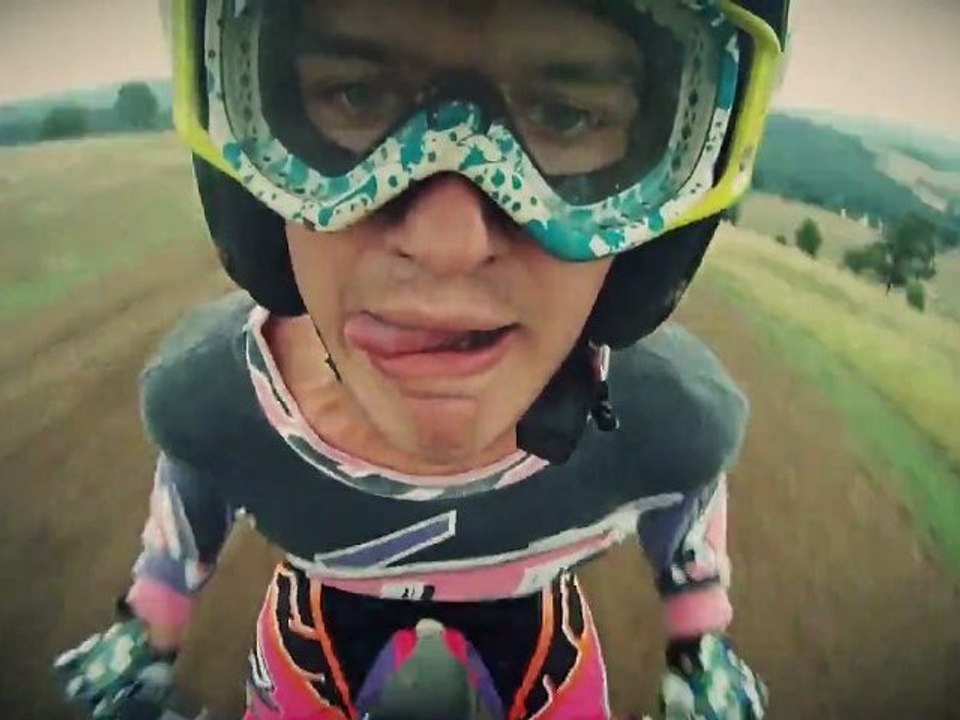 Grimaces en motocross avec une GoPro HD