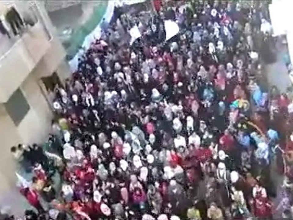 فري برس   حمص المحتلة حرائر الوعر مظاهرة رائعة في ذكرى مجزرة حماة 2 2 2012 ج1