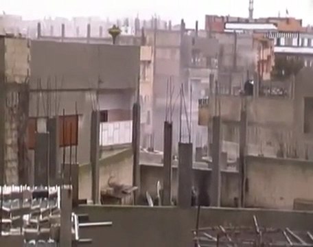 فري برس لحظة القصف منزل يتلقى قذيفة كرم الزيتون 31 1 2012