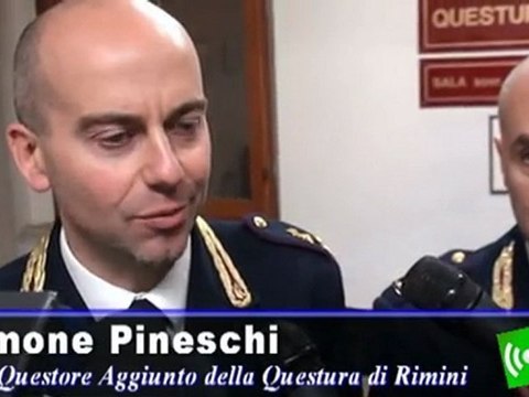 Polizia Rimini: arrestato 35enne per furto, probabile autore di 5 scippi in centro.wmv