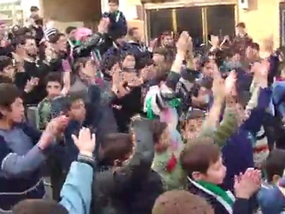 فري برس   حماة كفرزيتا نصرا لاهل القلعة وباقي المدن المحاصرة والتي تقصف 31 1 2012