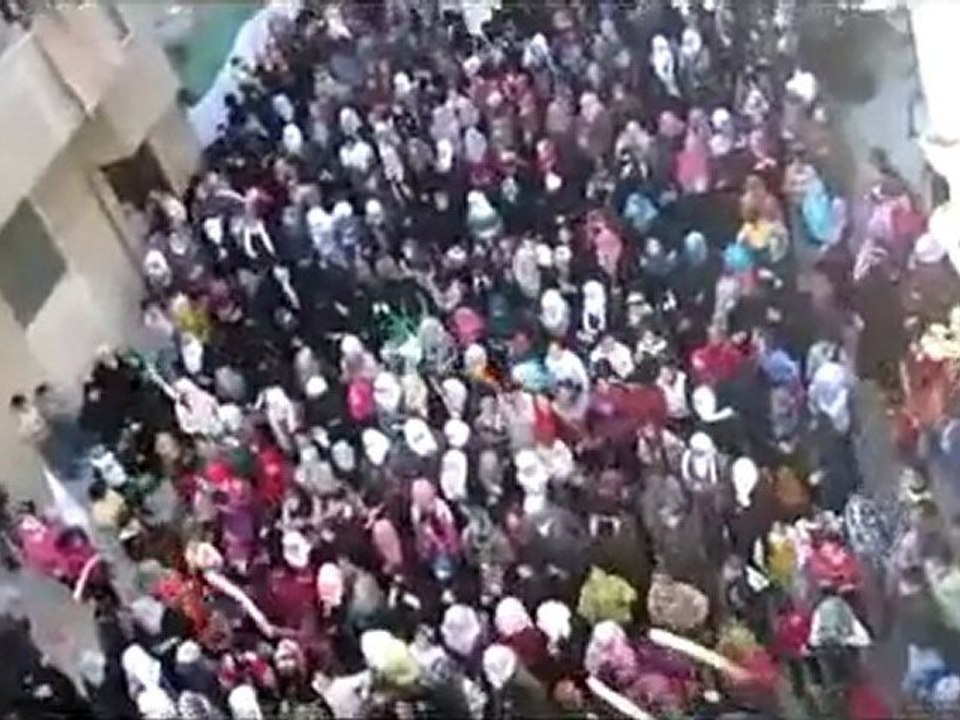 فري برس   حمص المحتلة حرائر الوعر مظاهرة رائعة في ذكرى مجزرة حماة 2 2 2012 ج1