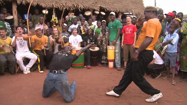 Teaser To blo Dayi: voyage aux origines africaine de la Capoeira