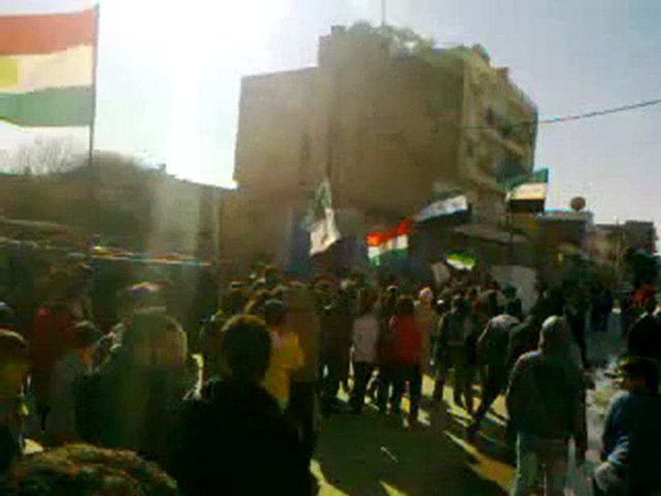 فري برس   القامشلي قامشلو مظاهرة ذكرى مجزرة حماه 2 2 2012 ج1