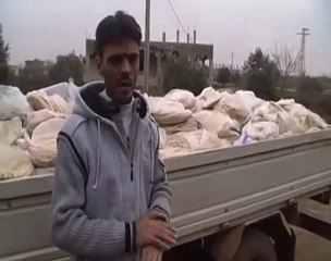 فري برس   صعوبة نقل المعونات الى مدينة الرستن 1 2 2012