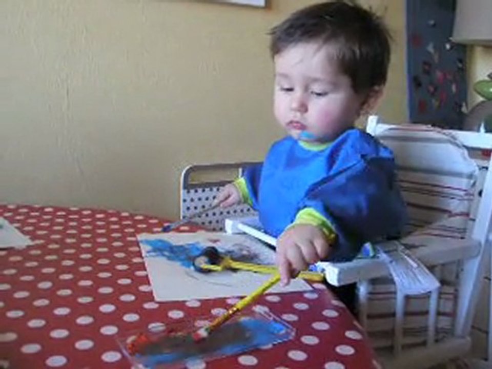 Edouard fait de la peinture