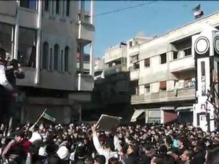 Syrie: des milliers de personnes dans les rues de Homs