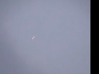 OVNI 2 boules acrochées ensemble