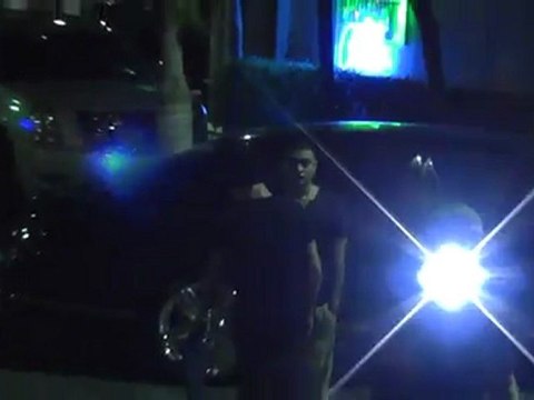 Justin Bieber Shows Fans His Skateboard Moves