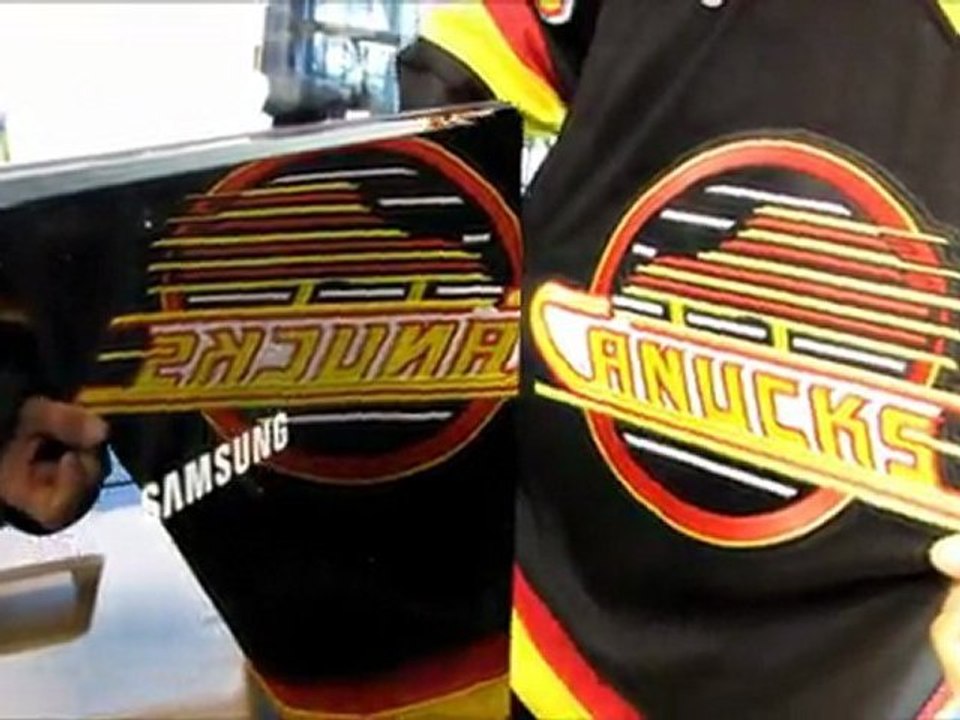 Samsung C27A750X Wireless 27" LED LCD Monitor Hub Unboxing & First Look Linus Tech Tips