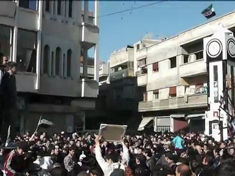 Des milliers de personnes avaient manifesté vendredi à Homs, provoquant sans doute ces représailles de l'armée
