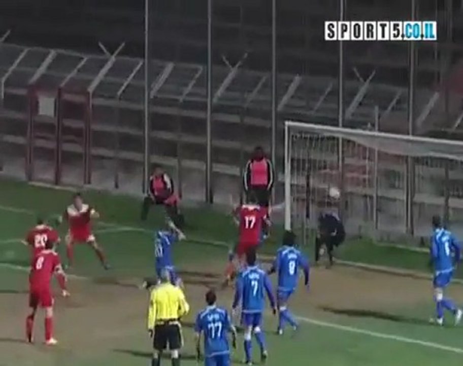 FOOT : il est pas joli ce but contre son camp !