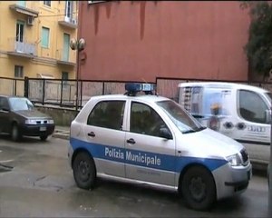 NEVE A MATERA: CADE UN CORNICIONE 10-2-2012