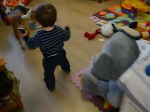 Nathan marche a 11 mois