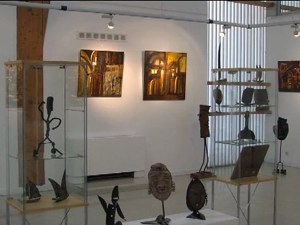 "Piliers de la terre ou des lieux de nulle part" une exposition de peinture et sculpture proposée par Dominique Joris et Norbert Pons à la médiathèque de Marignane