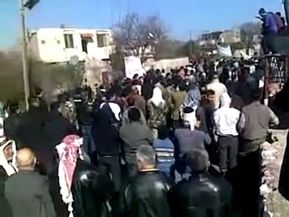 فري برس   اللاذقية الحفة   بابنا والجنكيل رح نتظاهر ليل نهار عذرا حماة 3 2 2012