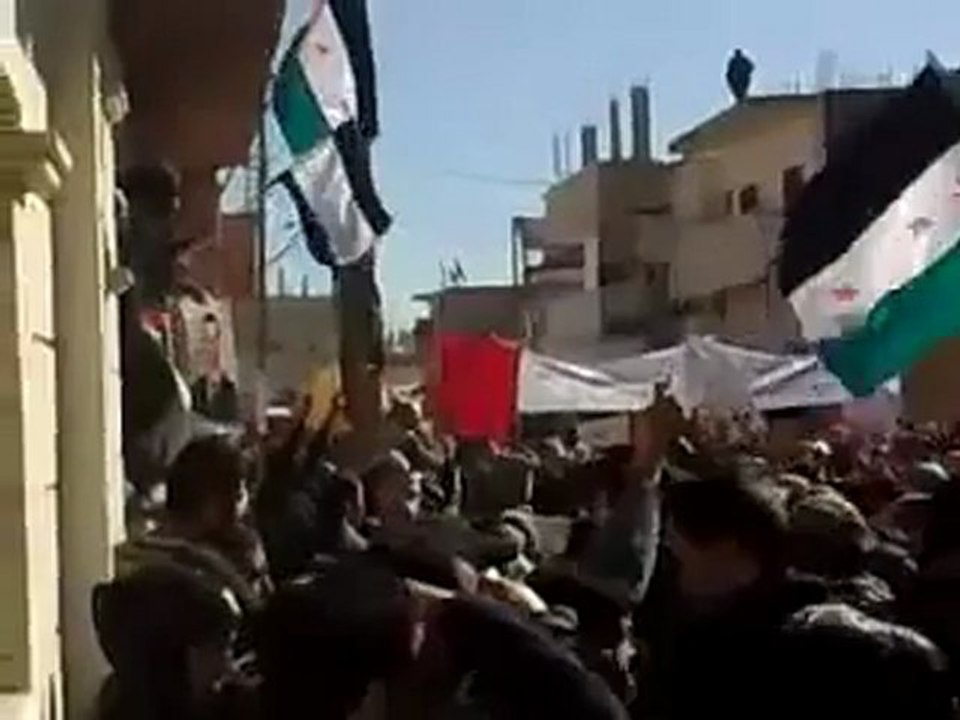 فري برس   الحسكة  غويران جمعه عذرا حماة سامحينا طفل صغير  يقود المظاهرة 3 2 2012