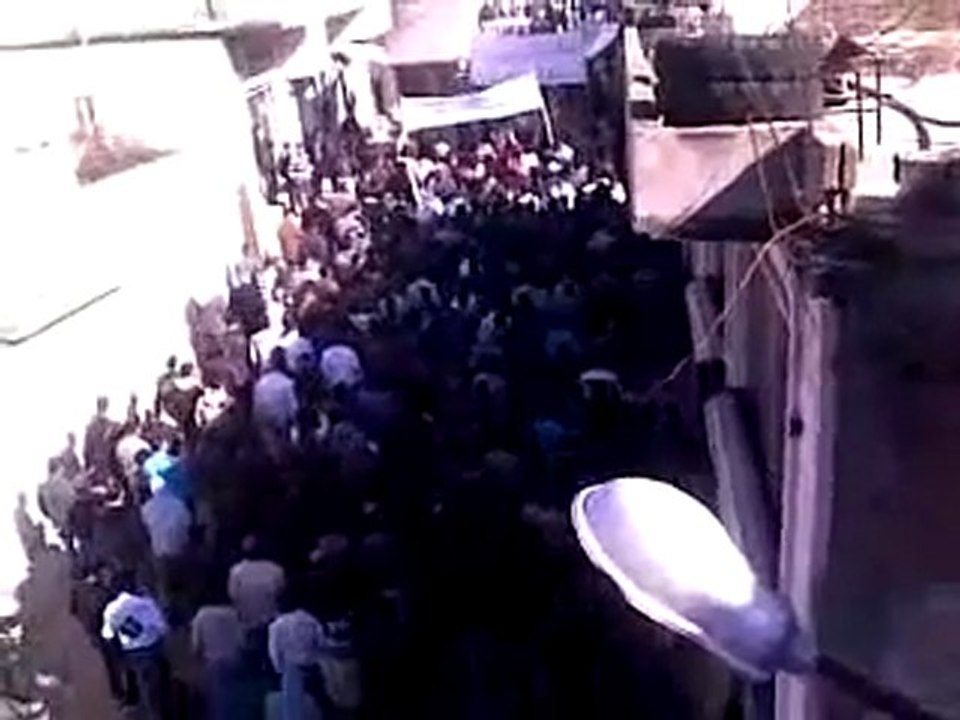 فري برس   ادلب  جسرالشغور قرية الناجية جمعة عذراحماة سامحينا3 2 2012 ج1