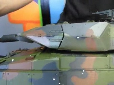 Arctic Hobby Land Rider 403 RC Tank Unboxing & First Look Linus Tech Tips