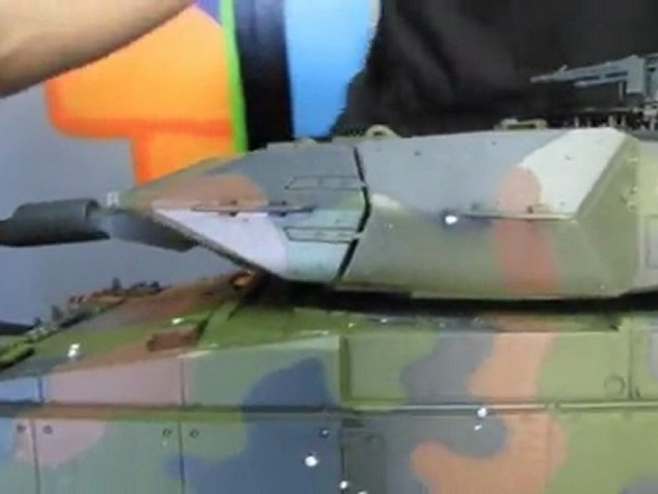 Arctic Hobby Land Rider 403 RC Tank Unboxing & First Look Linus Tech Tips