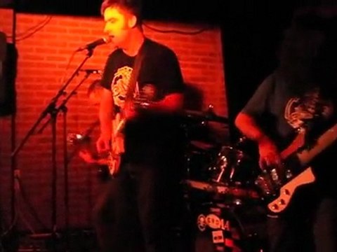 kill your idole et Punk bâtard ( nono futur - live au bateau ivre 03-02-2012 concert de soutien au local 66 ) 3