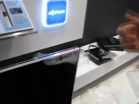 Samsung UN46D7000 Ultra Slim 46 LED HDTV Unboxing & First Look Linus Tech Tips