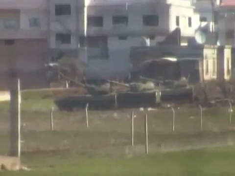 فري برس حمص الرستن بالجرم المشهود دبابات الاسد تقصف المدينة 4 2 2012