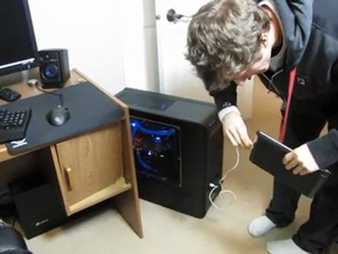 ASUS AI Charge - Charge Your iPad or Android Tablet from Any USB Port Linus Tech Tips