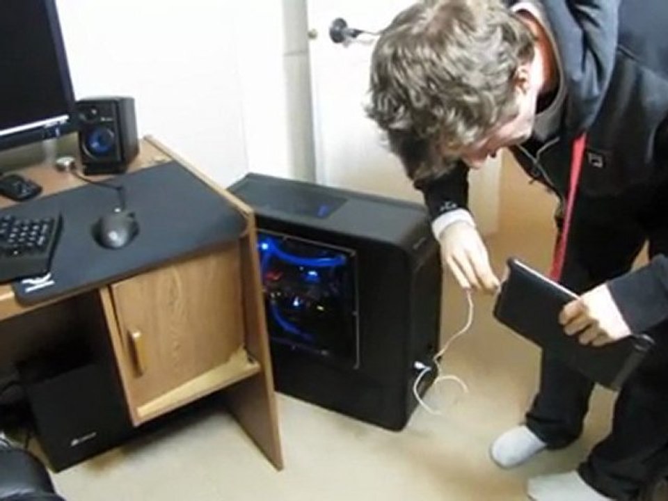 ASUS AI Charge - Charge Your iPad or Android Tablet from Any USB Port Linus Tech Tips