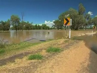Residents flee Australia floods