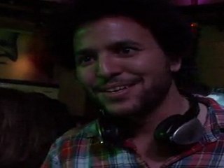 Soirée silencieuse: comment draguer avec son casque sur la tête