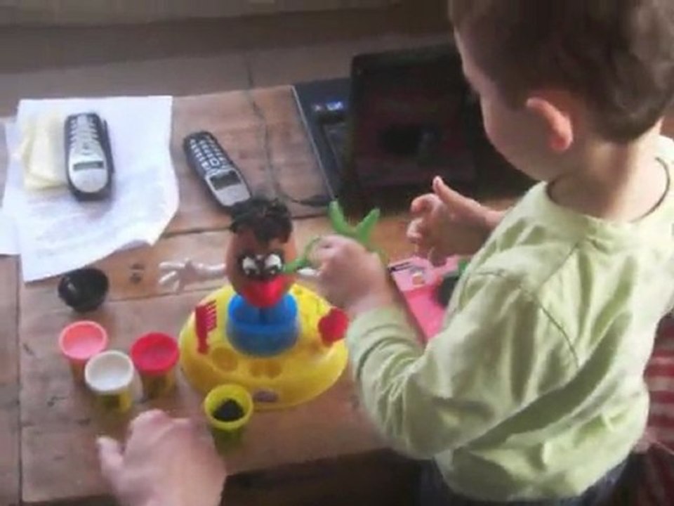 Monsieur Patate se fait couper les cheveux!