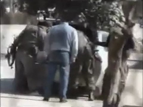 فري برس ريف دمشق داريا تفتيش المارة واعتقالات عشوائية 4 2 2012