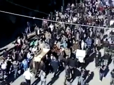 فري برس ريف دمشق داريا الآلاف في تشييع شهداء داريا 4 2 2012 ج2