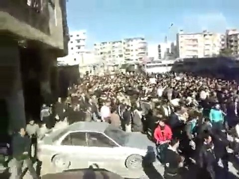 فري برس ريف دمشق داريا الآلاف في تشييع شهداء داريا 4 2 2012 ج1