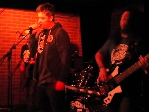 Nono Futur ( nono futur - live au bateau ivre 03-02-2012 concert de soutien au local 66 ) 1