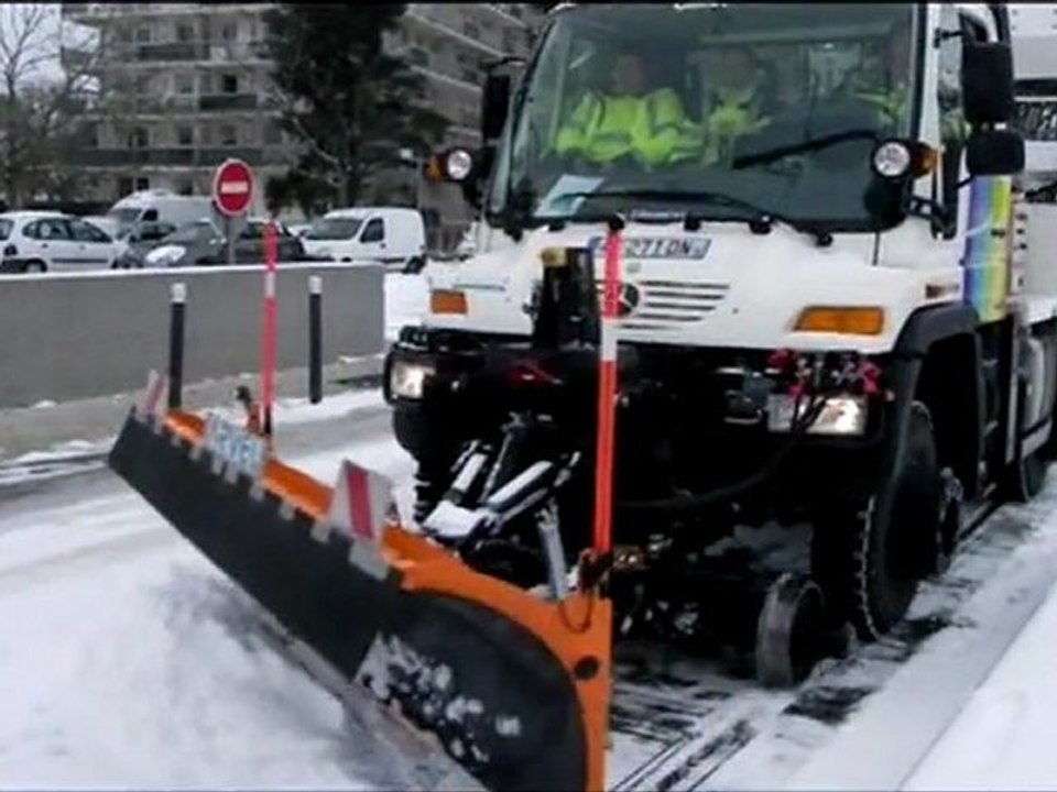 Le tramway d'Angers sous la neige