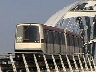 Rames VAL206 et VAL208 sur le viaduc de la rocade Est de Toulouse sur la ligne A