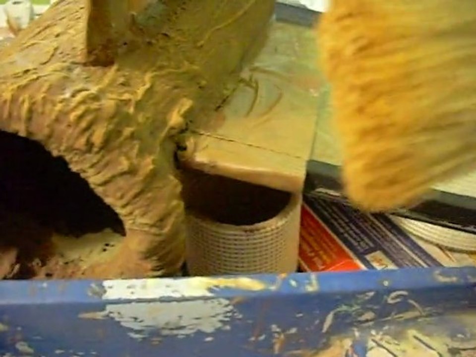 La finition du décor artificiel à base de Sikatop 121: application du pigment le plus clair