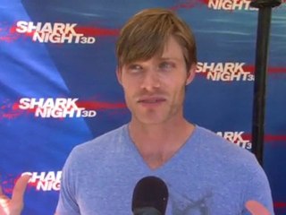 Pool Party - Chris Carmack - Featurette Pool Party - Chris Carmack (Anglais)