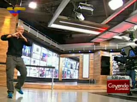 (VIDEO) Cayendo y Corriendo: Canalla mediática pasa de mentiras a locuras / Ataques a Escarrá / Renuncia de Leopoldo indigna a sus financistas 01.02.2012 1/2