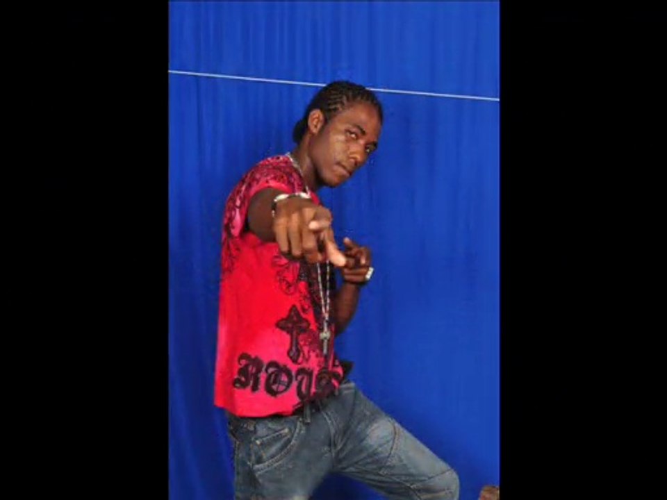 Dwayno - Mi love Yu Gal {Different Medz Entertainment}