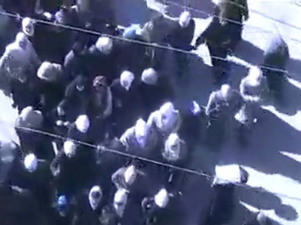 فري برس   معضمية الشام منع الرجال من تشييع فقامت الحرائر بتشيع الشهيد ة الطفلة  جلنار نقشبندي 04 02 2012